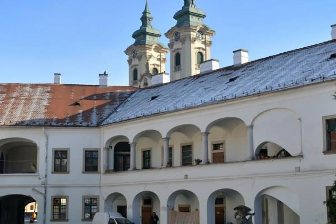 Főtér Apartman — rooms and atmosphere