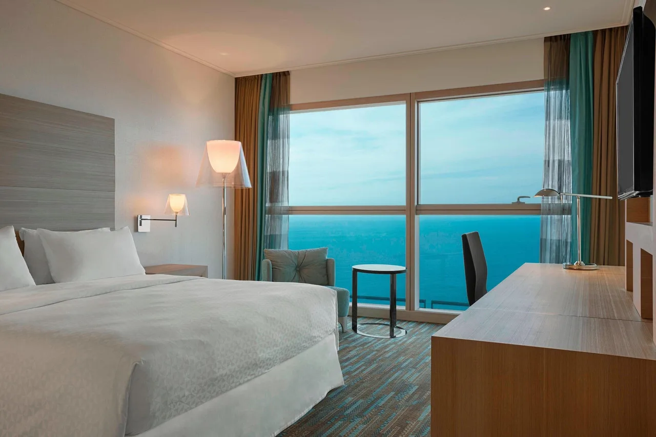 Four Points by Sheraton Oran — ภาพห้องพักและบรรยากาศ