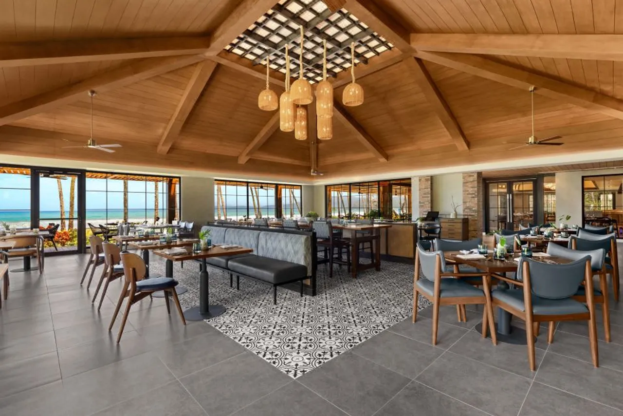 Four Points by Sheraton Palawan Puerto Princesa — rooms and atmosphere