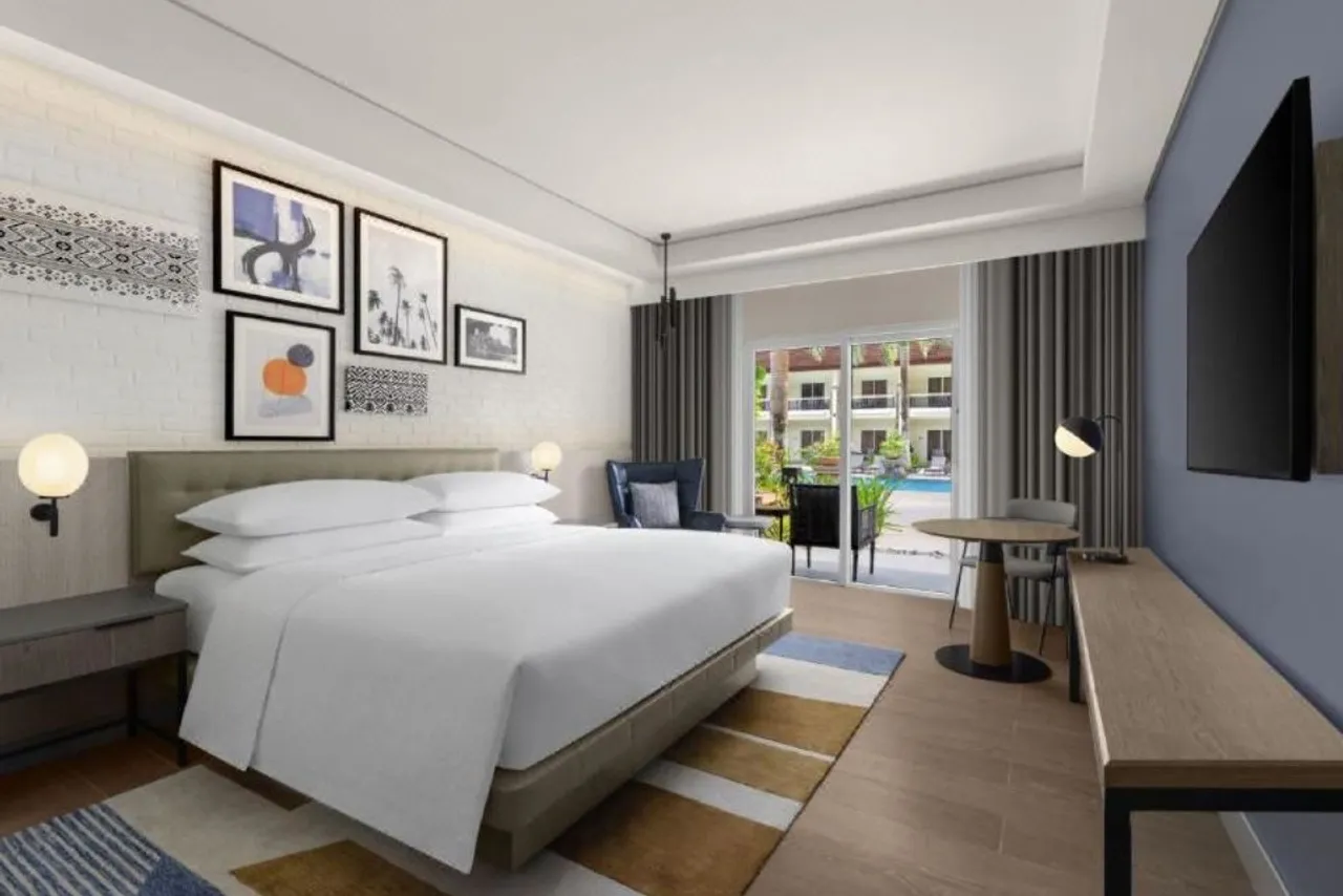 Four Points by Sheraton Palawan Puerto Princesa — rooms and atmosphere