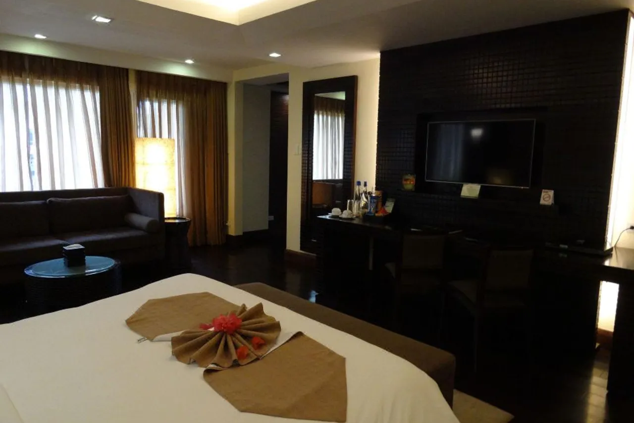 Four Points by Sheraton Palawan Puerto Princesa — rooms and atmosphere