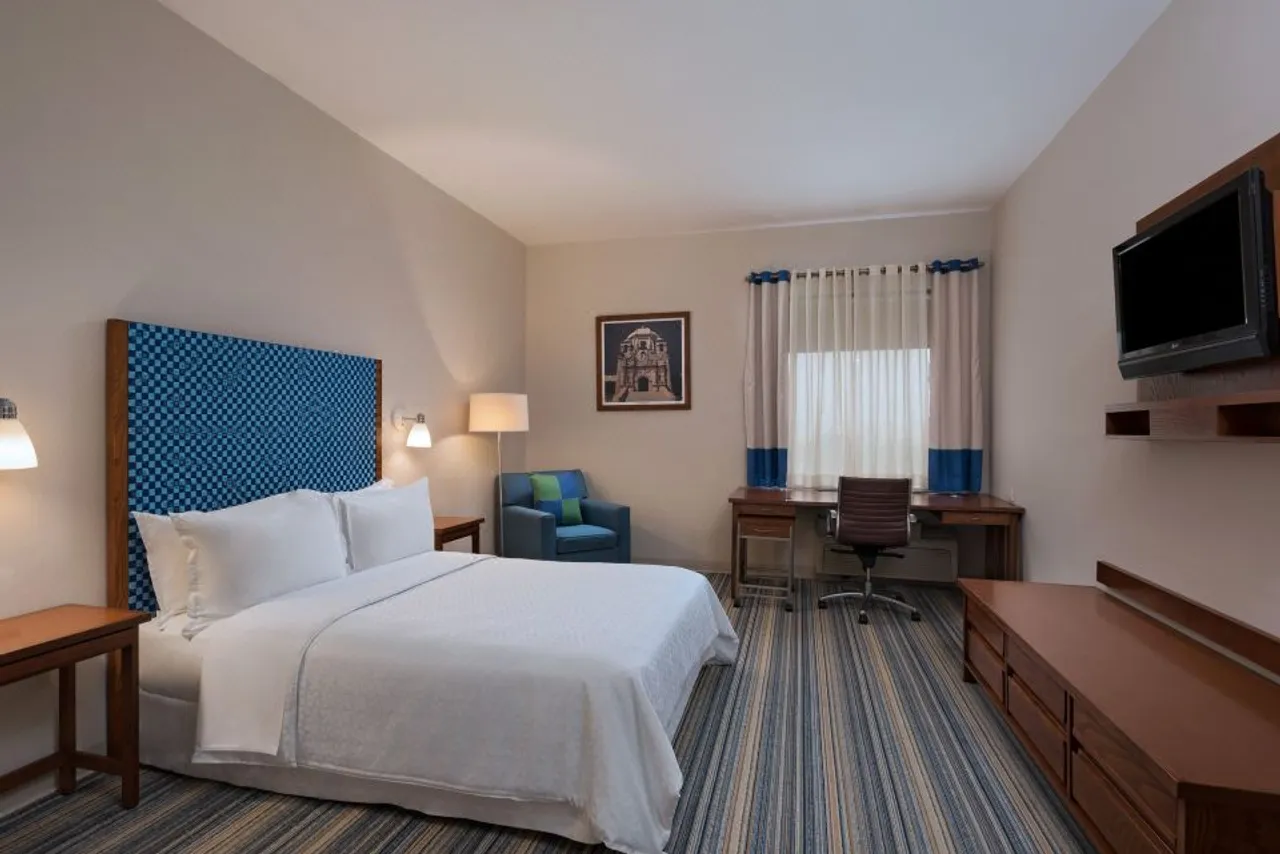 Four Points by Sheraton Monterrey Linda Vista — ภาพห้องพักและบรรยากาศ