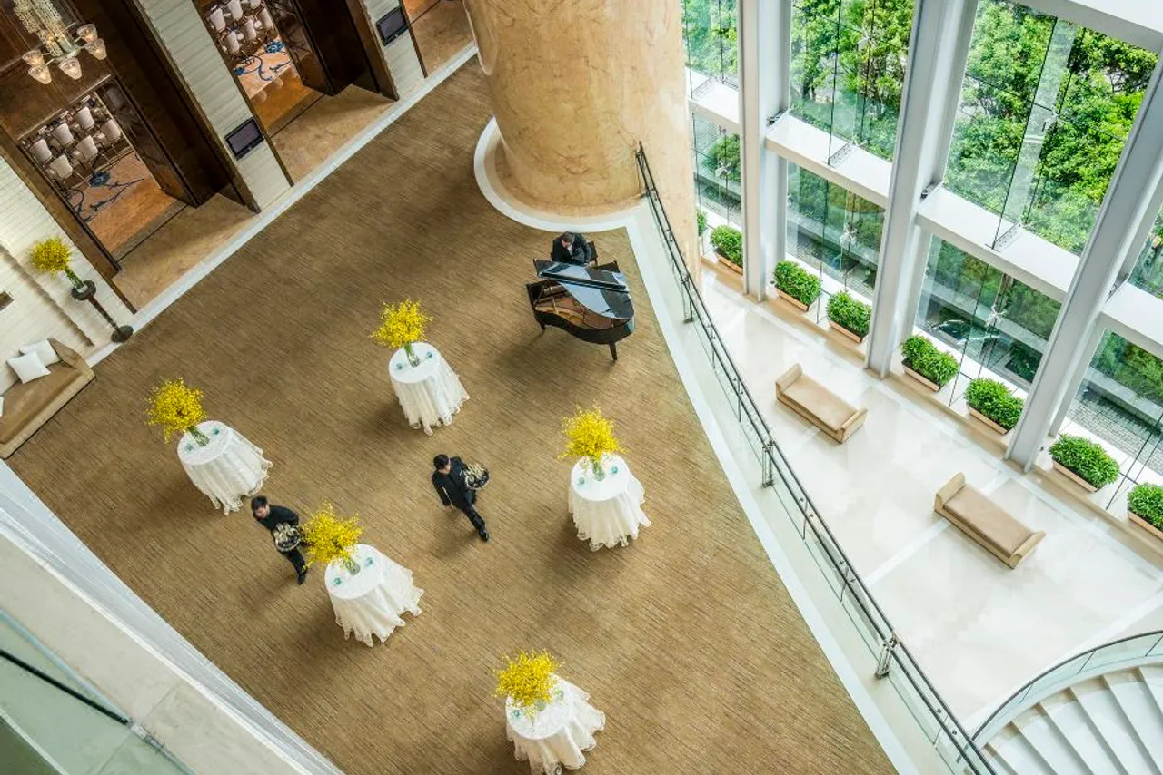 Four Seasons Hotel Hong Kong — ภาพห้องพักและบรรยากาศ