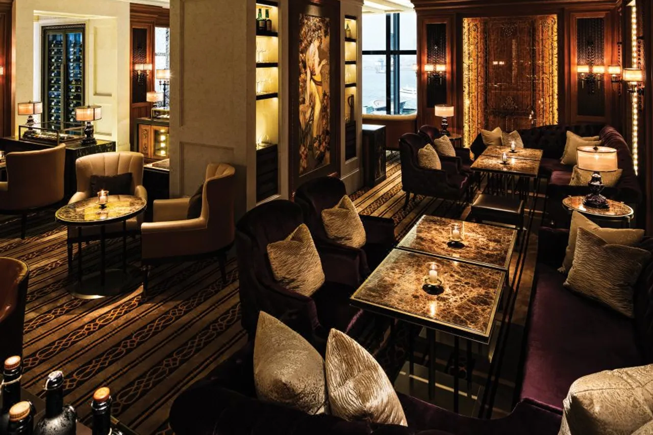 Four Seasons Hotel Hong Kong — ภาพห้องพักและบรรยากาศ