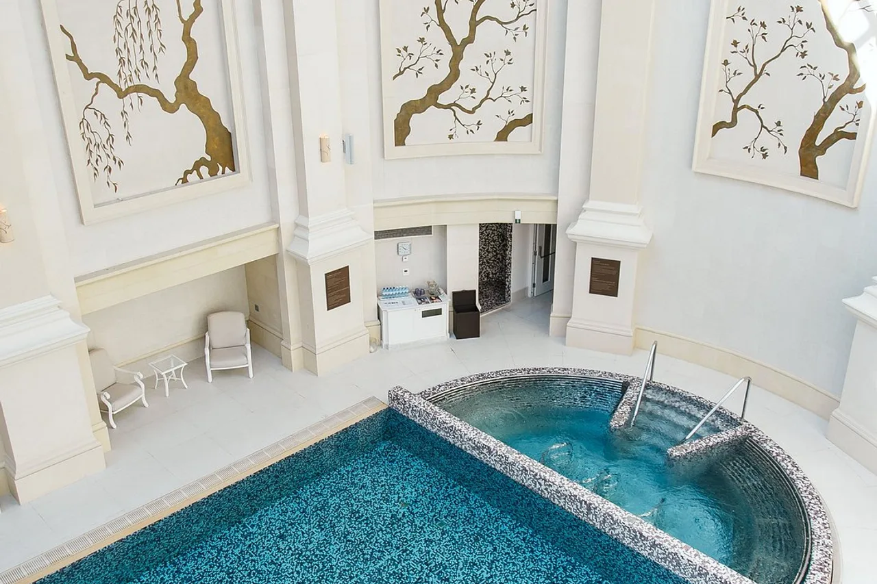 Four Seasons Hotel Baku — rooms and atmosphere