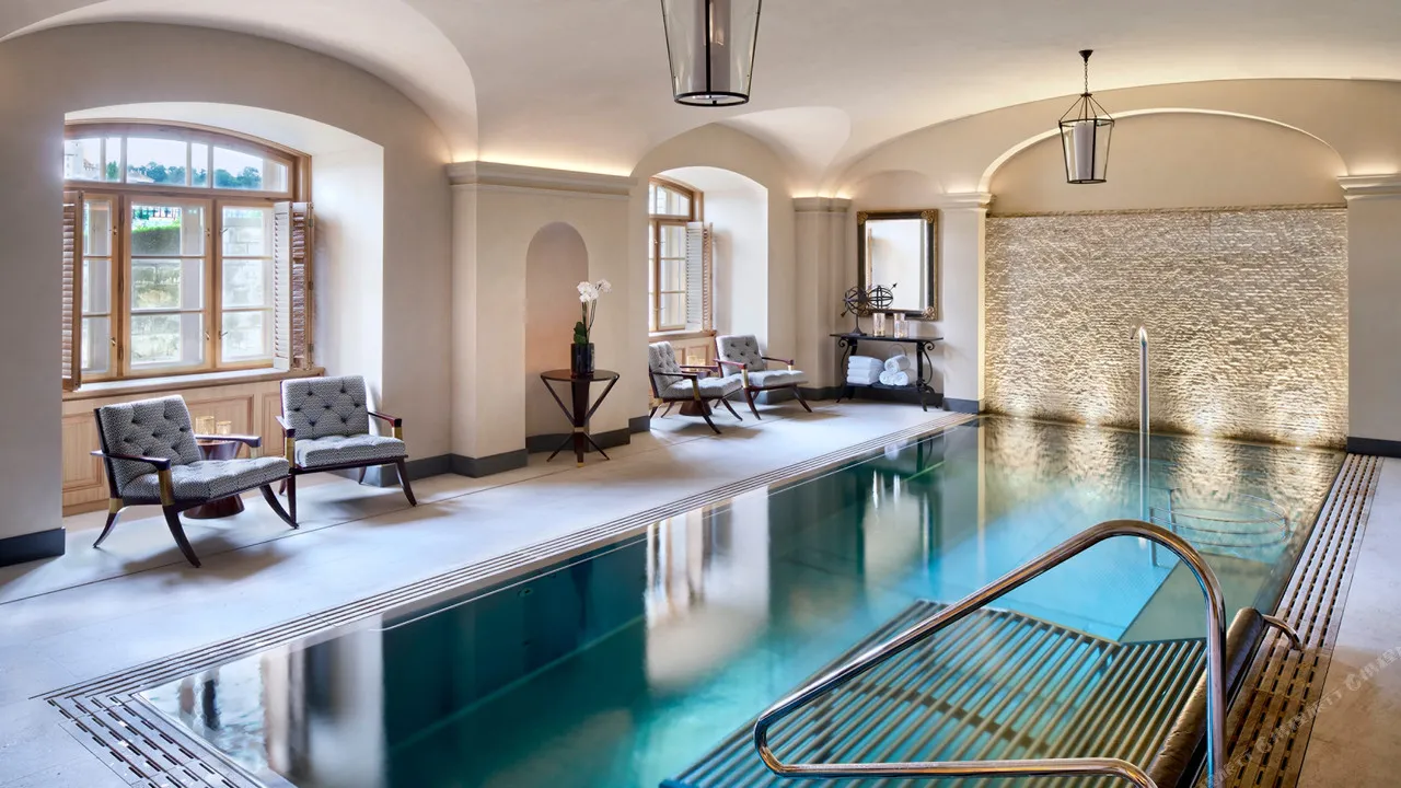 Four Seasons Hotel Prague — rooms and atmosphere