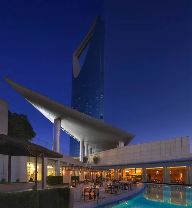 Four Seasons Hotel Riyadh at Kingdom Centre — rooms and atmosphere