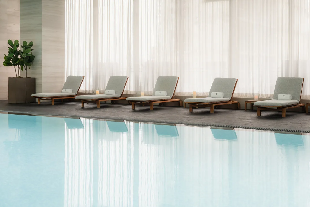 Four Seasons Hotel Toronto at Yorkville — rooms and atmosphere