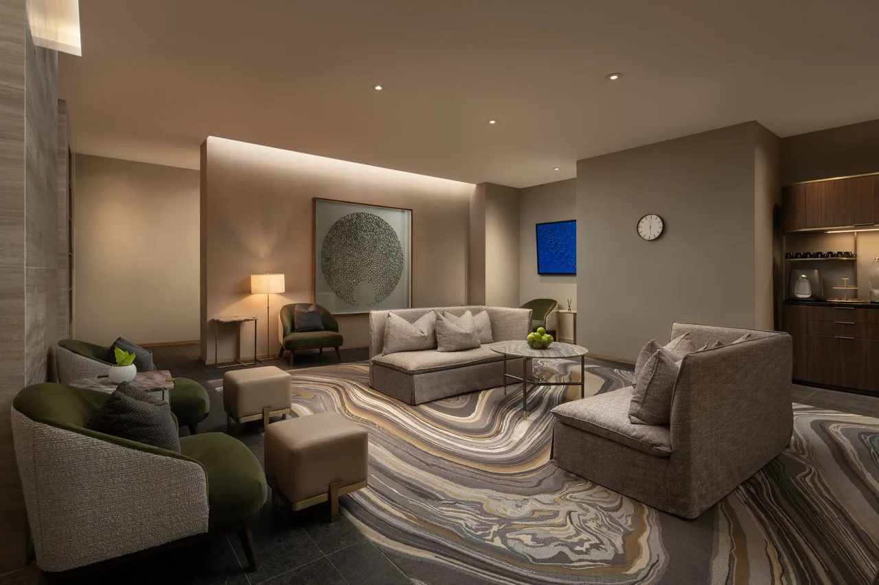 Four Seasons Hotel Toronto at Yorkville — rooms and atmosphere