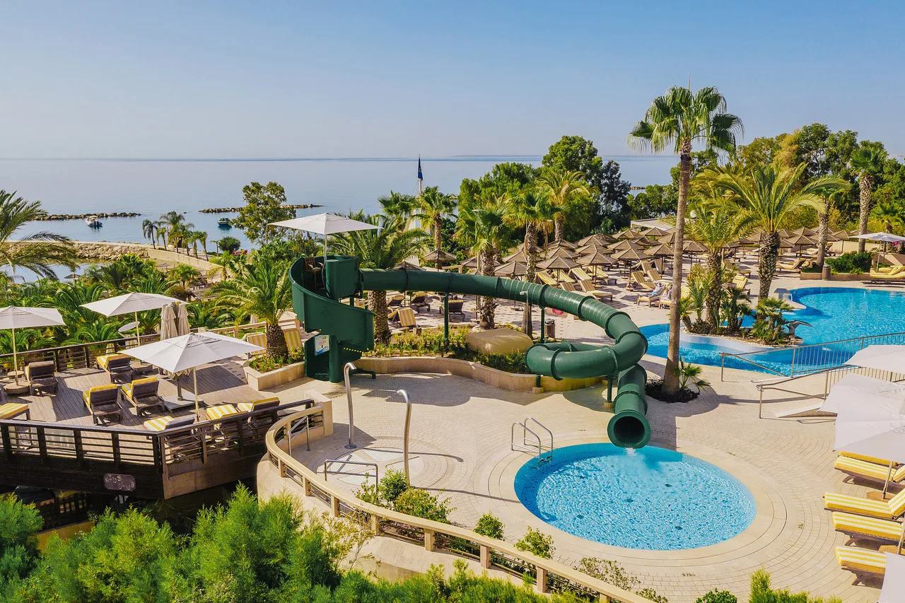 Four Seasons Hotel — ภาพห้องพักและบรรยากาศ