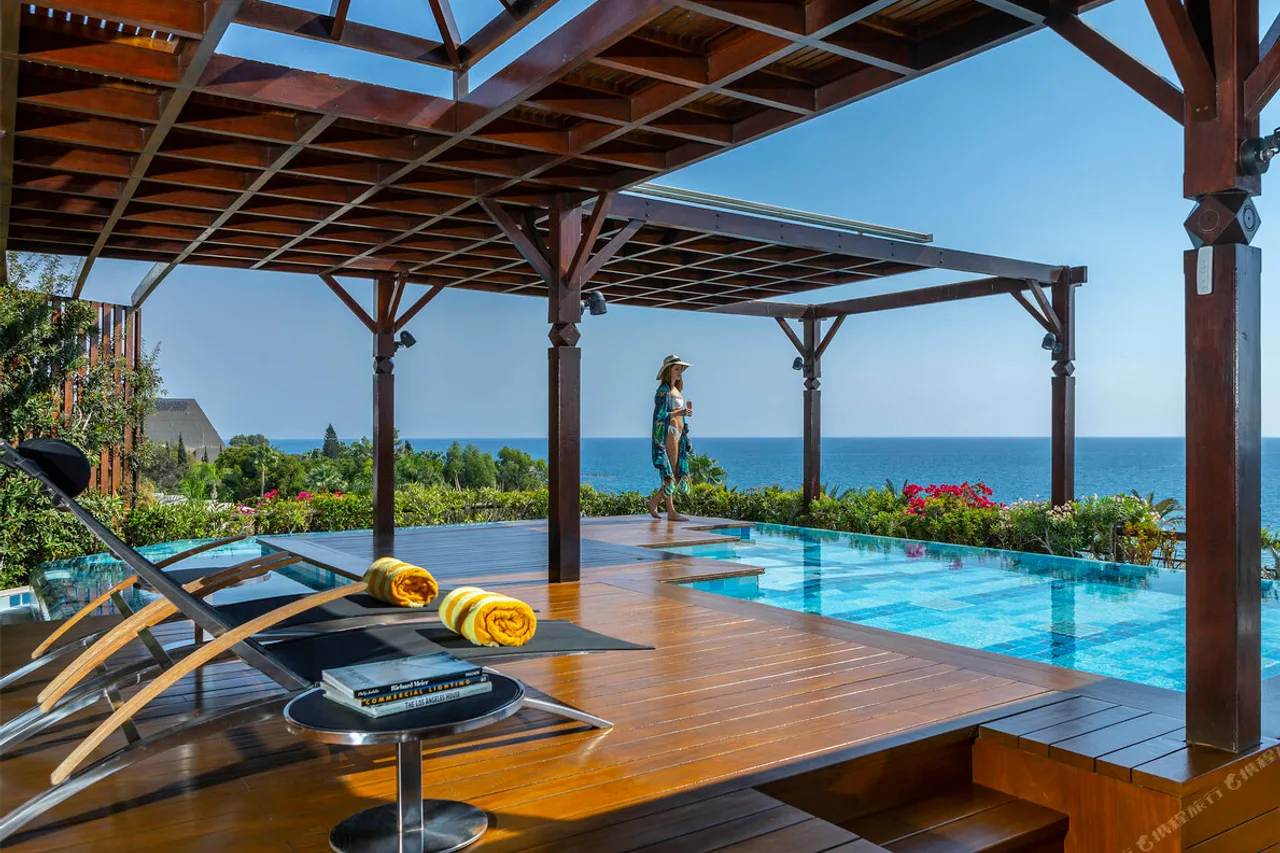 Four Seasons Hotel — ภาพห้องพักและบรรยากาศ