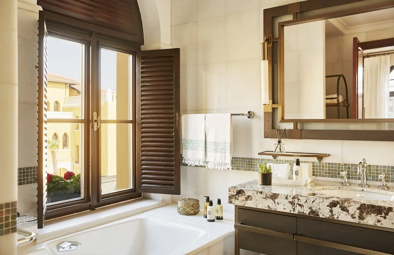 Four Seasons Hotel Istanbul at Sultanahmet — rooms and atmosphere
