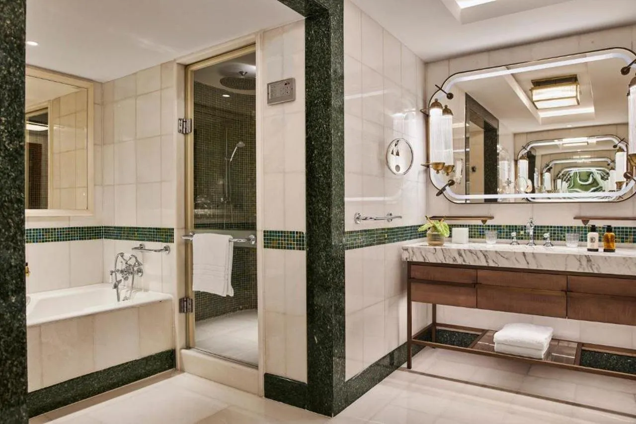 Four Seasons Hotel Istanbul at Sultanahmet — rooms and atmosphere