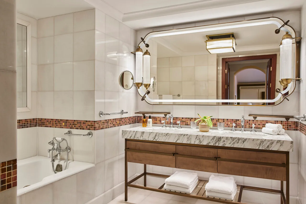 Four Seasons Hotel Istanbul at Sultanahmet — rooms and atmosphere