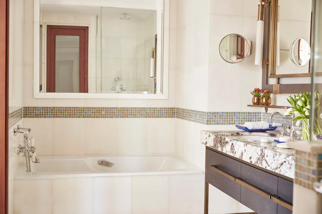 Four Seasons Hotel Istanbul at Sultanahmet — rooms and atmosphere