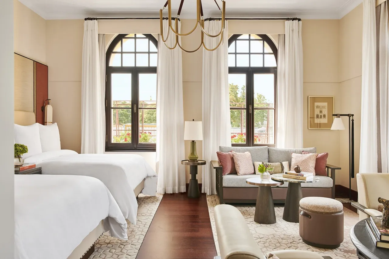 Four Seasons Hotel Istanbul at Sultanahmet — rooms and atmosphere