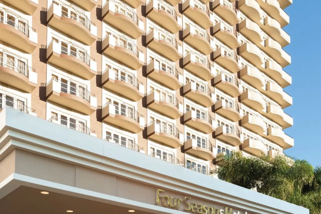 Four Seasons Hotel Los Angeles at Beverly Hills — ภาพห้องพักและบรรยากาศ