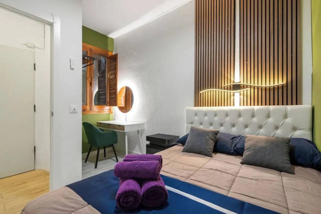 Four Seasons Hotel Madrid — rooms and atmosphere