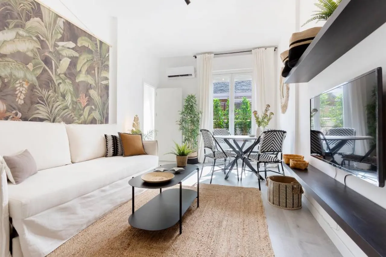 Four Seasons Hotel Madrid — rooms and atmosphere