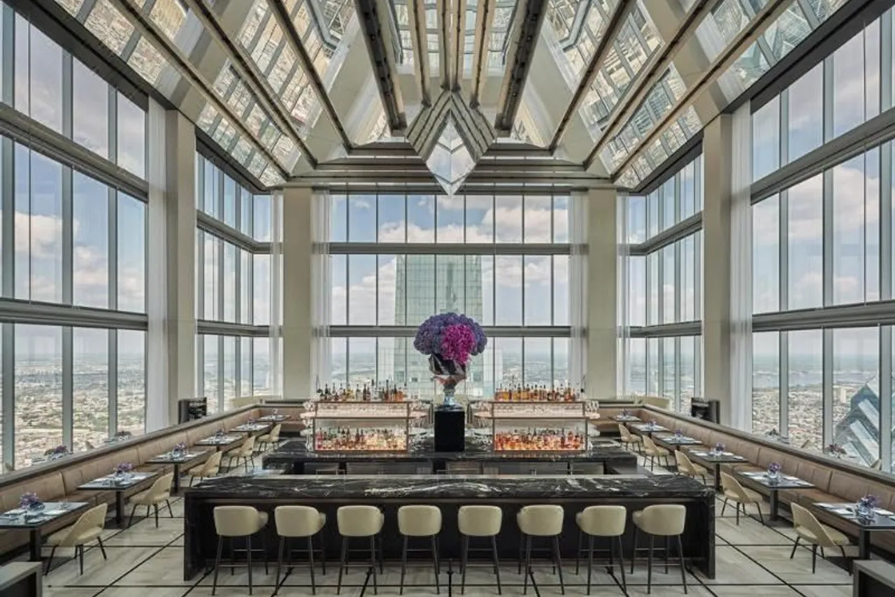 Four Seasons Hotel Philadelphia at Comcast Center — ภาพห้องพักและบรรยากาศ