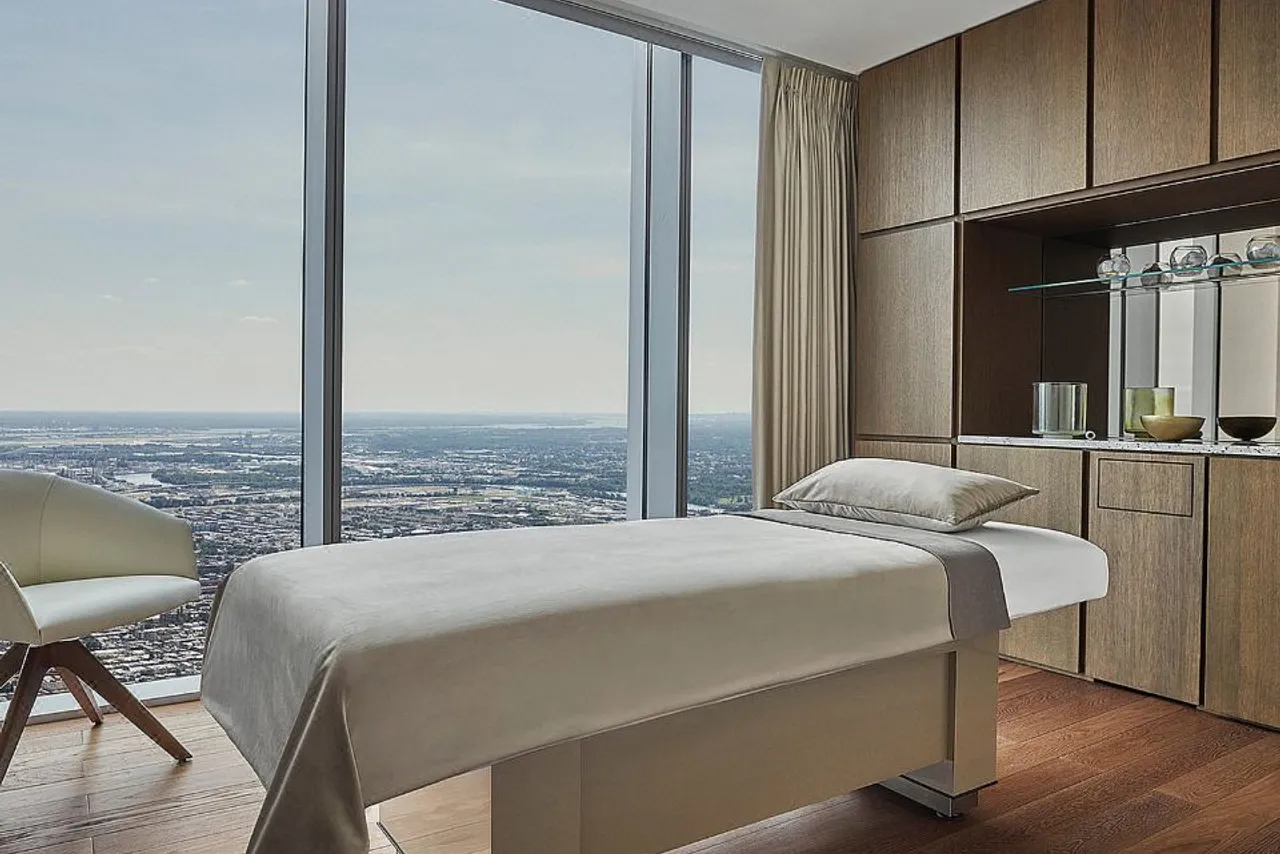 Four Seasons Hotel Philadelphia at Comcast Center — ภาพห้องพักและบรรยากาศ