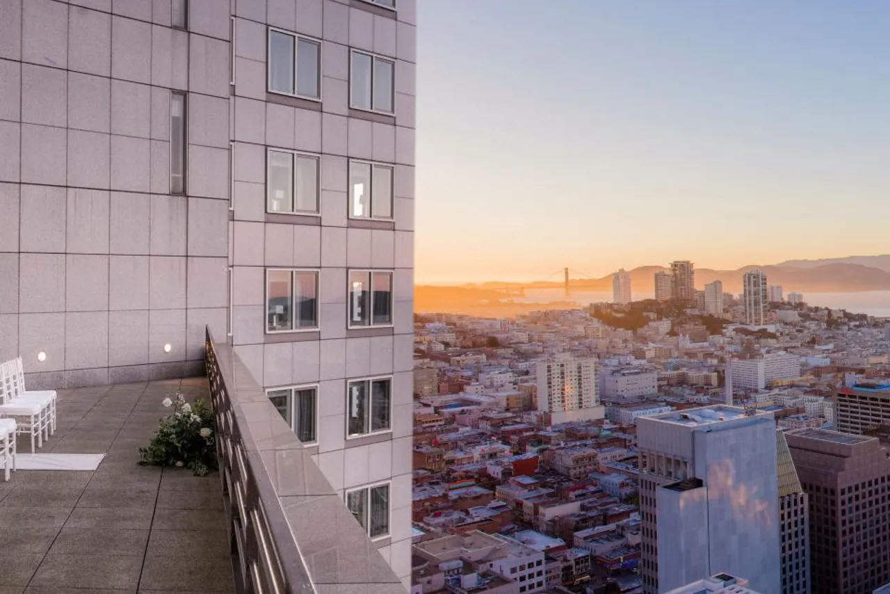 Four Seasons Hotel San Francisco at Embarcadero — ภาพห้องพักและบรรยากาศ