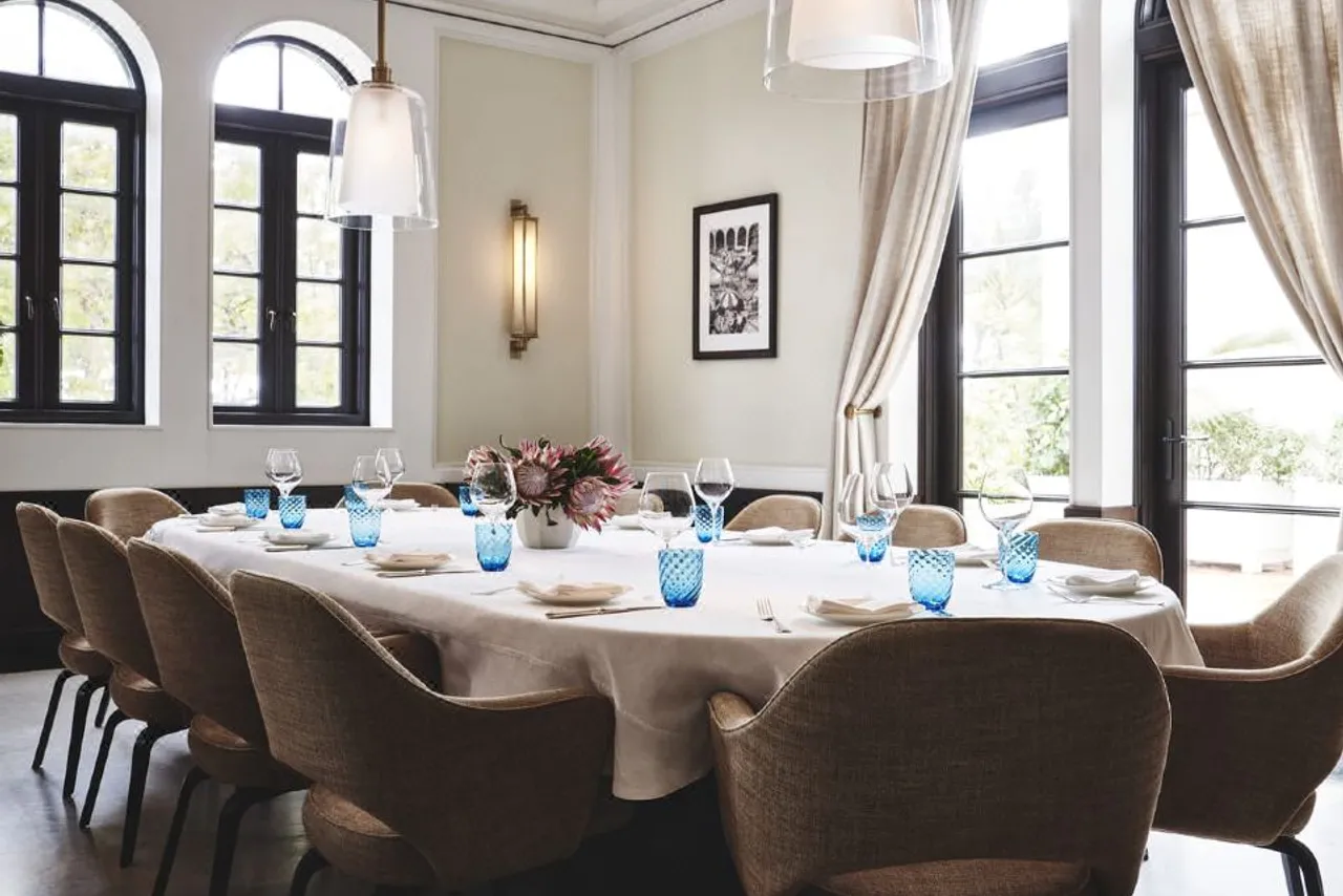 Four Seasons Hotel at The Surf Club — ภาพห้องพักและบรรยากาศ