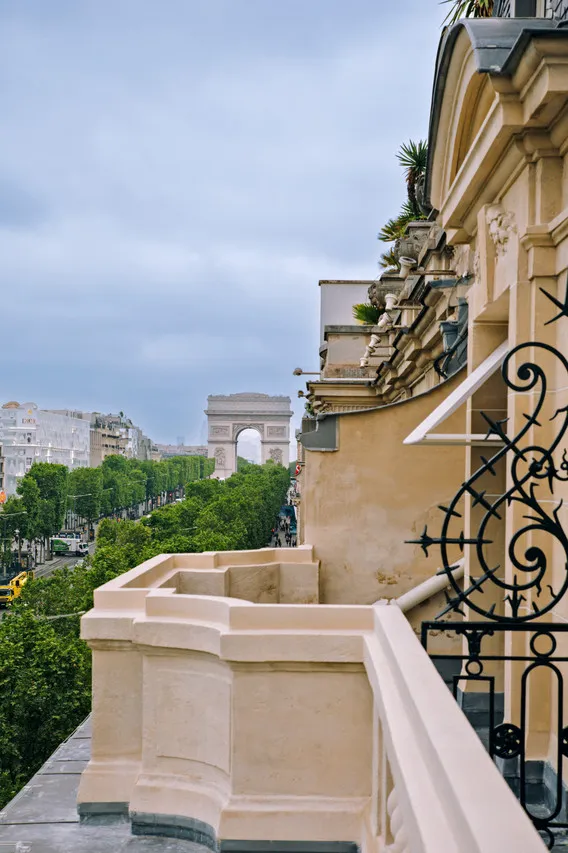 Fraser Suites Le Claridge Champs-Élysées — rooms and atmosphere