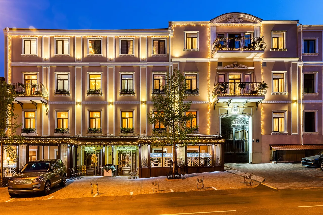 6 โรงแรมน่าพักใน Odesa ยูเครน — ที่พักเมืองท่าทะเลดำใกล้โรงโอเปร่า