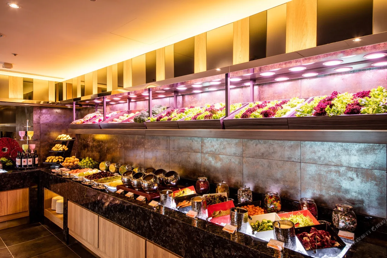 Fullon Hotel Taoyuan Airport Access MRT A8 — rooms and atmosphere