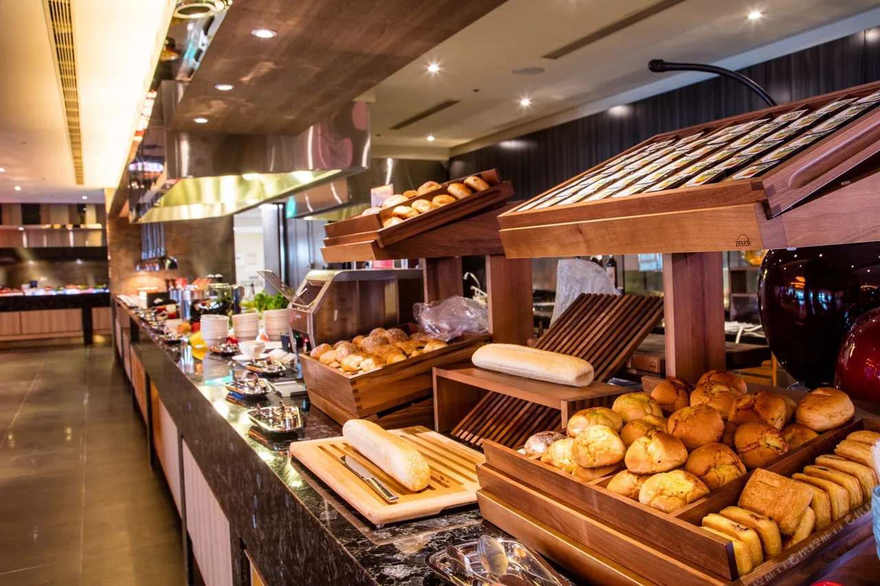 Fullon Hotel Taoyuan Airport Access MRT A8 — rooms and atmosphere