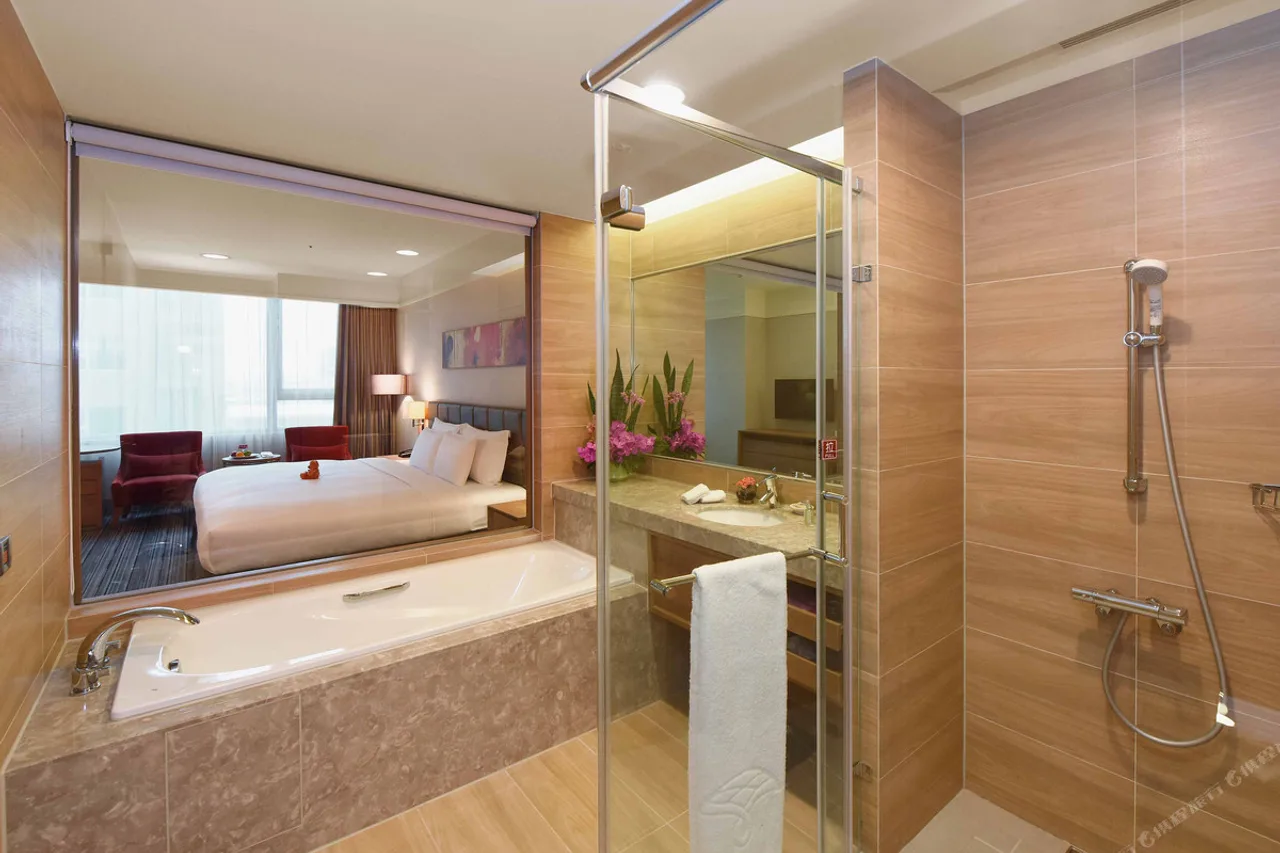 Fullon Hotel Taoyuan Airport Access MRT A8 — rooms and atmosphere
