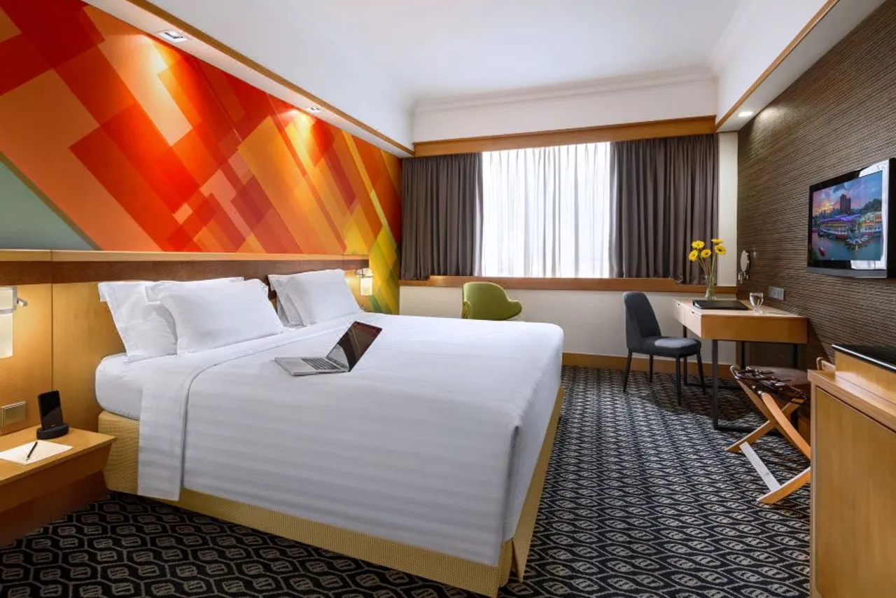 Furama City Centre — rooms and atmosphere