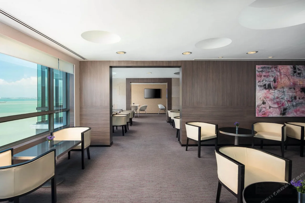 G Hotel Gurney — rooms and atmosphere