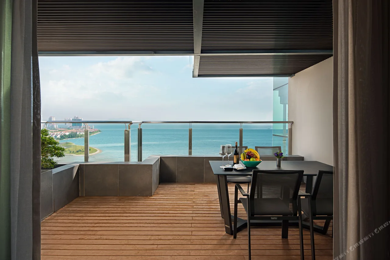 G Hotel Gurney — rooms and atmosphere