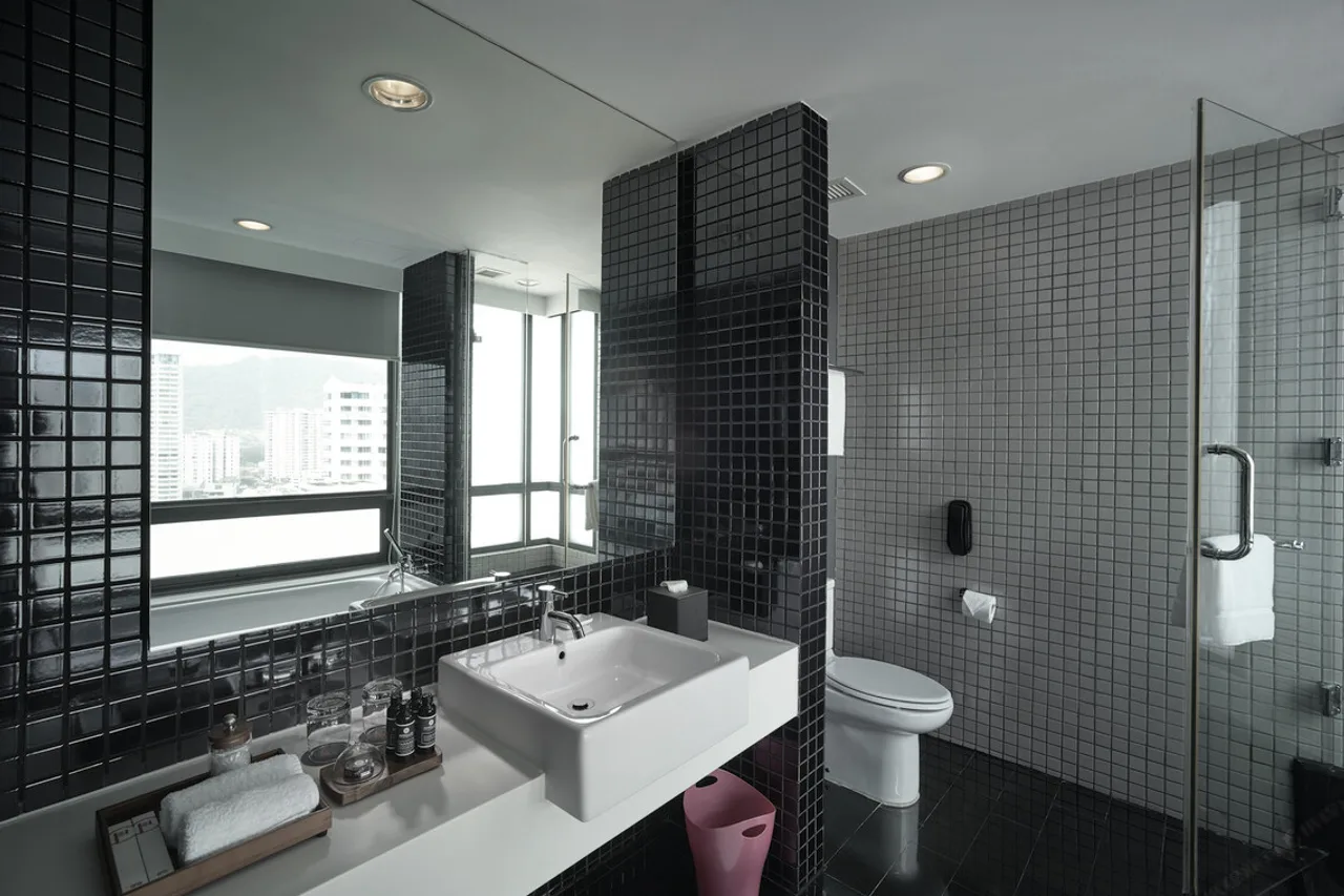 G Hotel Gurney — rooms and atmosphere