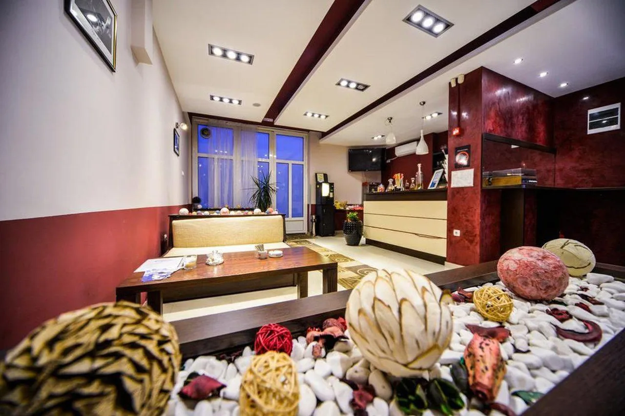 Garni Hotel 018 In — ภาพห้องพักและบรรยากาศ