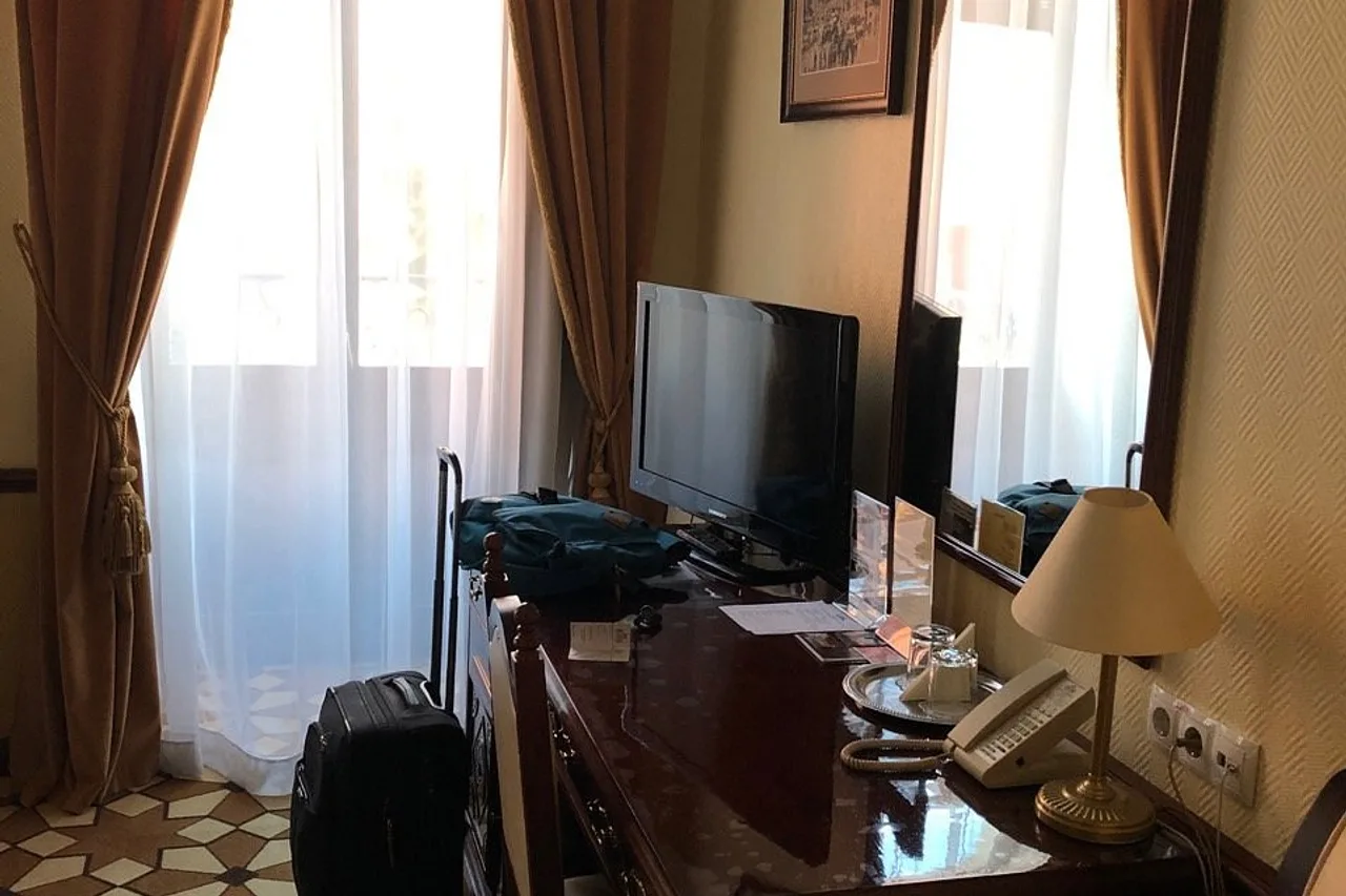 Garni Hotel — ภาพห้องพักและบรรยากาศ