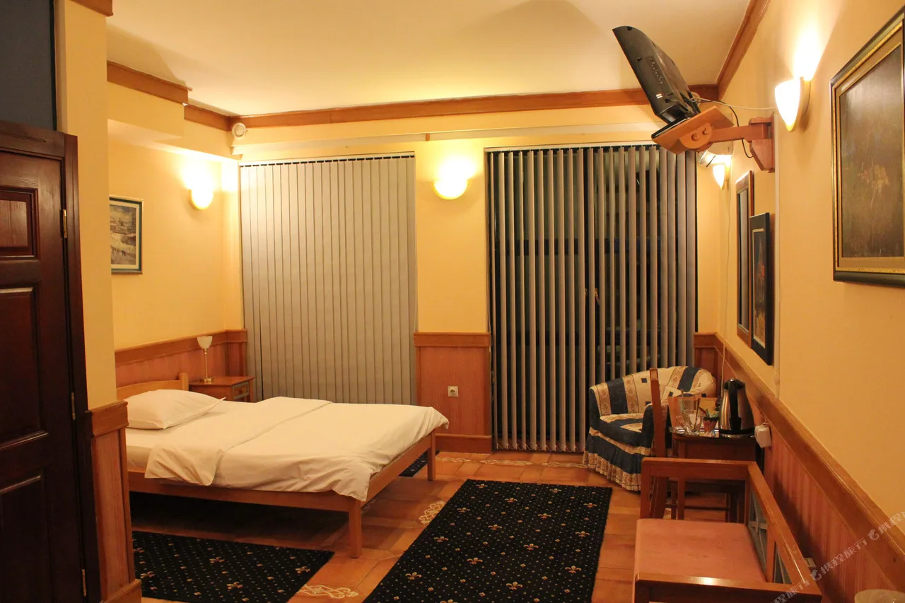 Garni Hotel Zenit — ภาพห้องพักและบรรยากาศ
