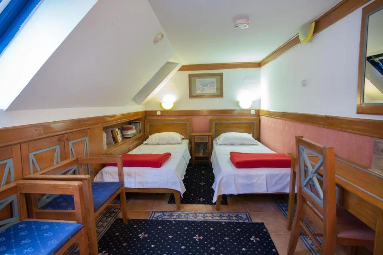 Garni Hotel Zenit — ภาพห้องพักและบรรยากาศ