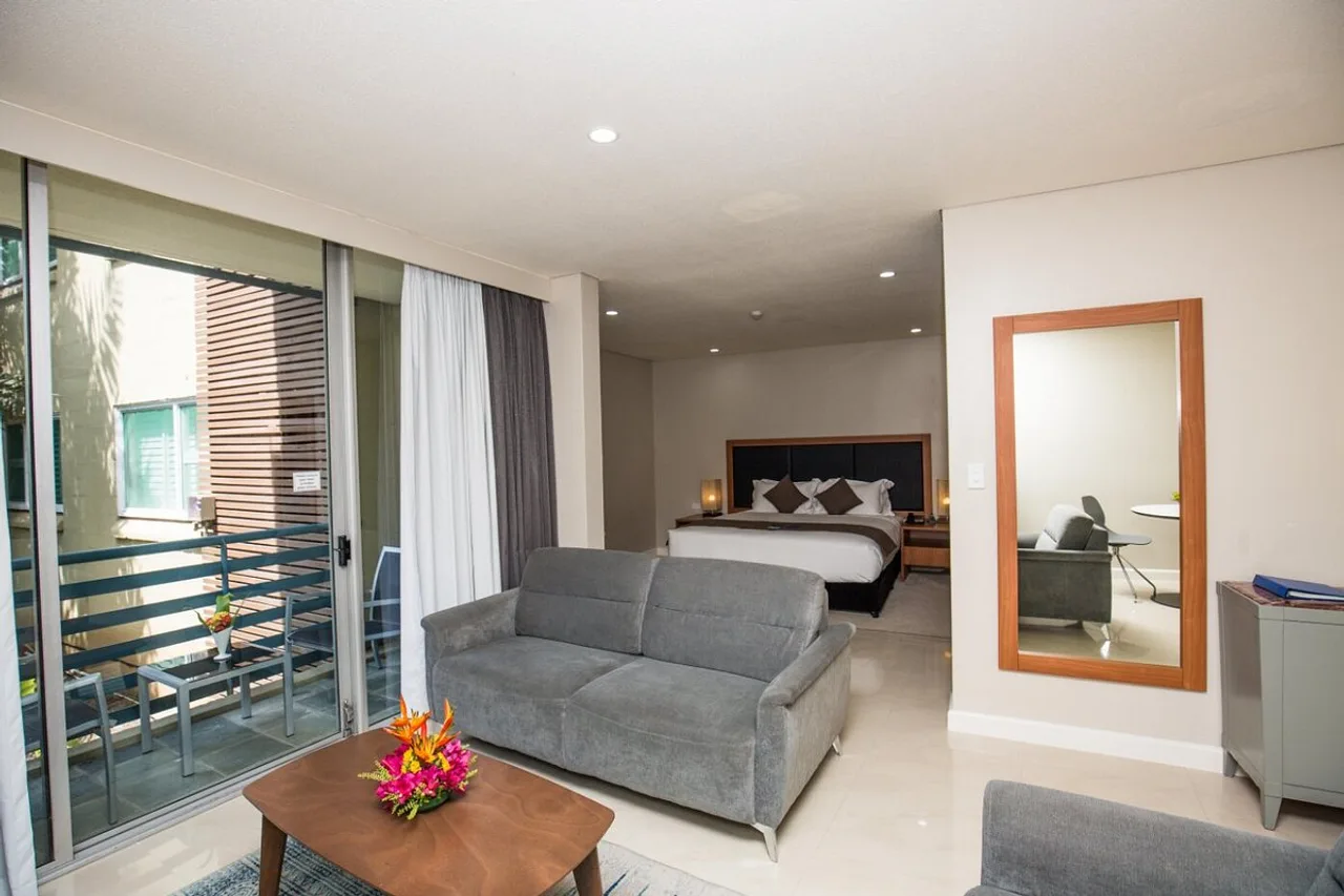 Gateway Hotel and Apartments — ภาพห้องพักและบรรยากาศ