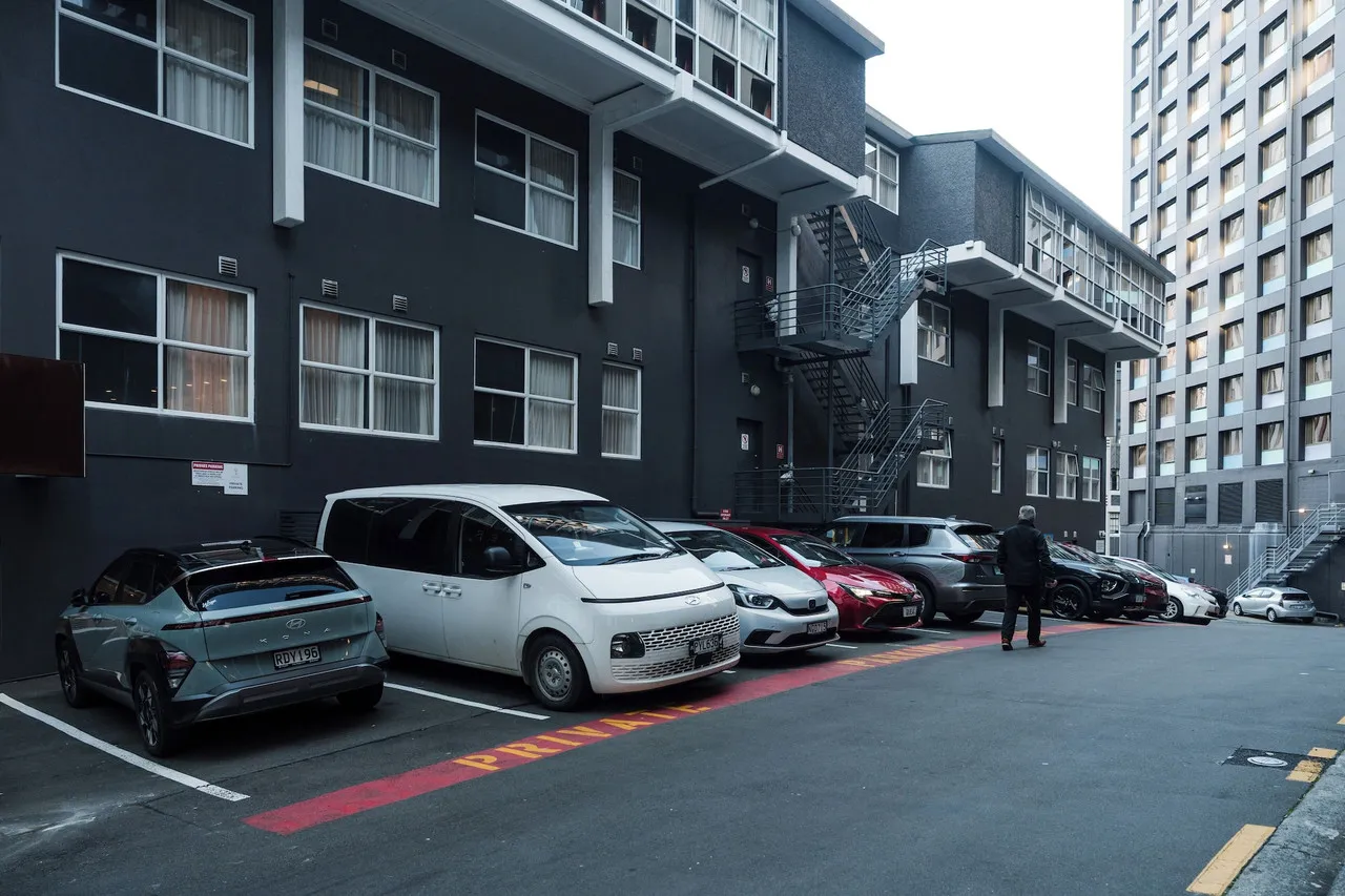 Gilmer Apartment Hotel — rooms and atmosphere