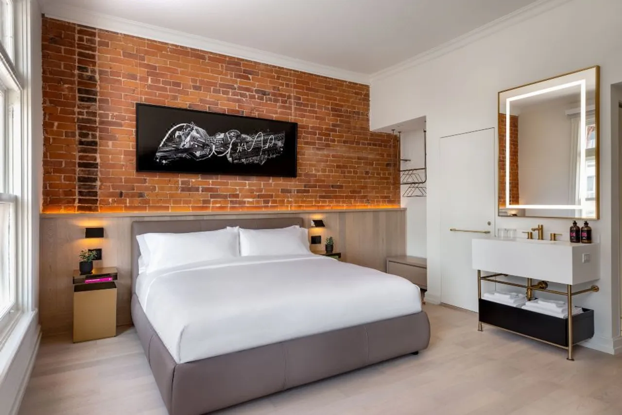Gladstone House — rooms and atmosphere