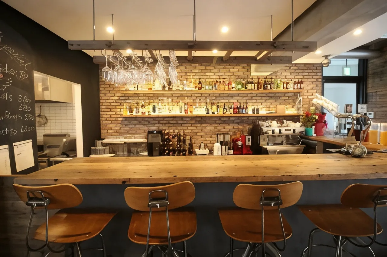 Glocal Nagoya Backpackers Hostel — rooms and atmosphere