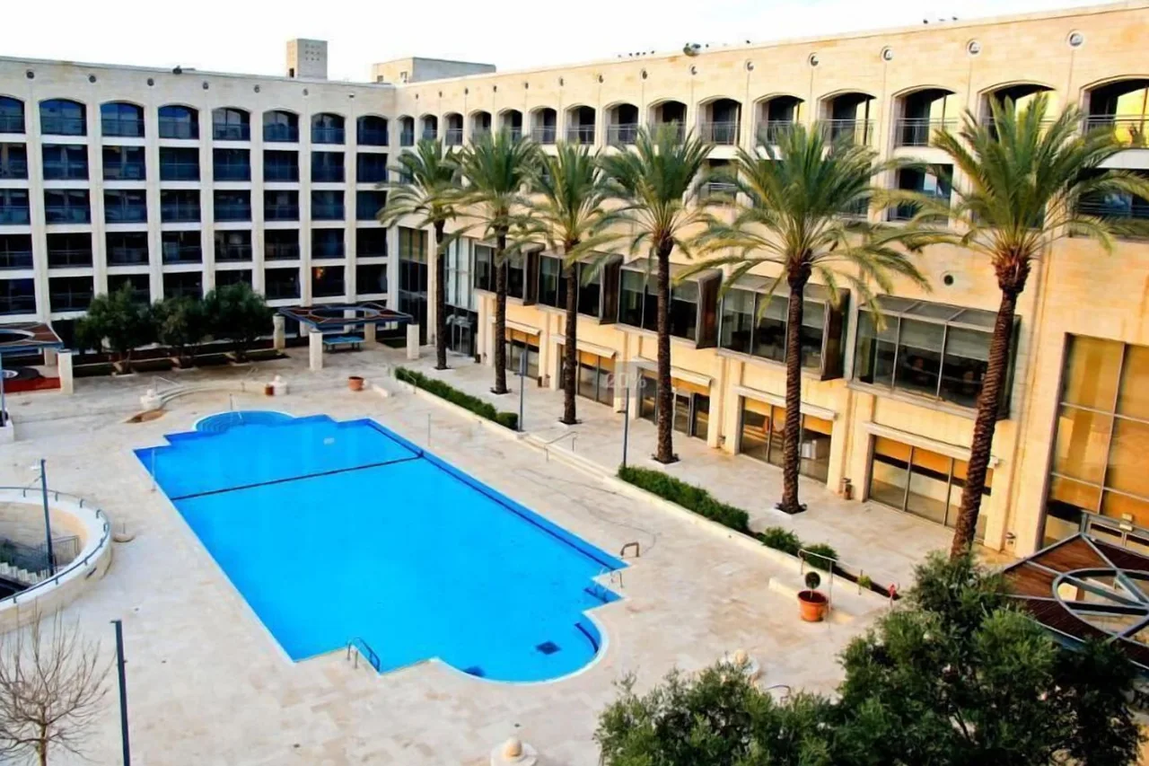 Golden Crown Hotel — ภาพห้องพักและบรรยากาศ