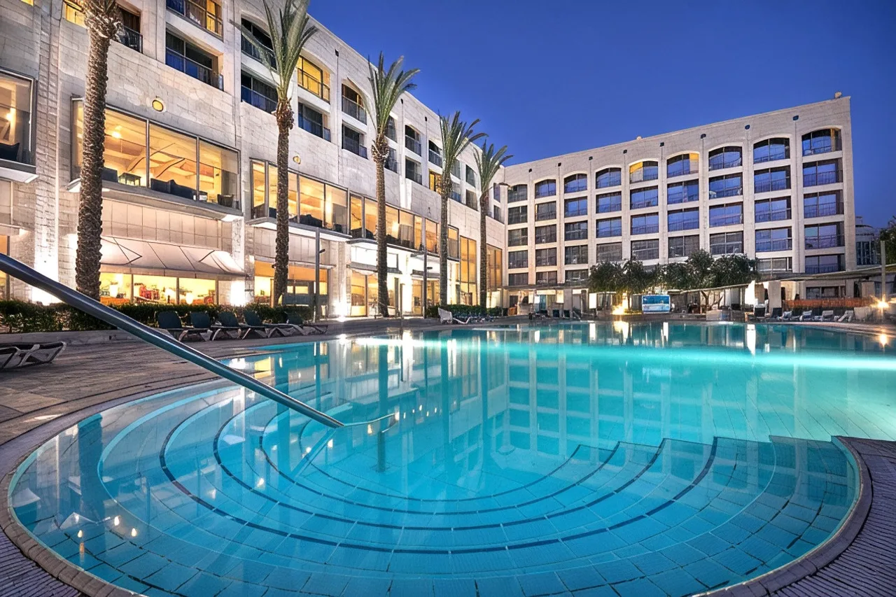 Golden Crown Hotel — ภาพห้องพักและบรรยากาศ