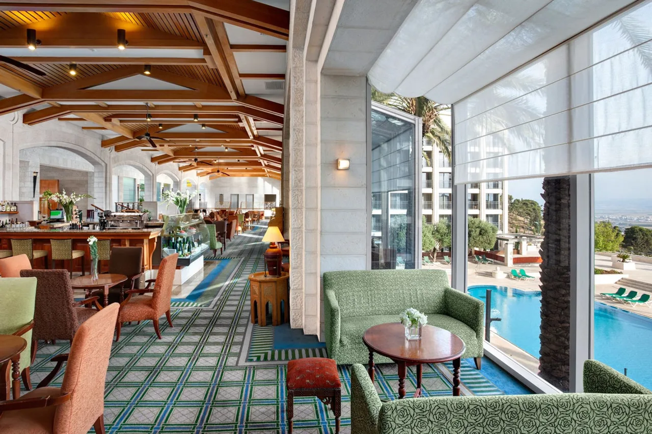 Golden Crown Hotel — ภาพห้องพักและบรรยากาศ