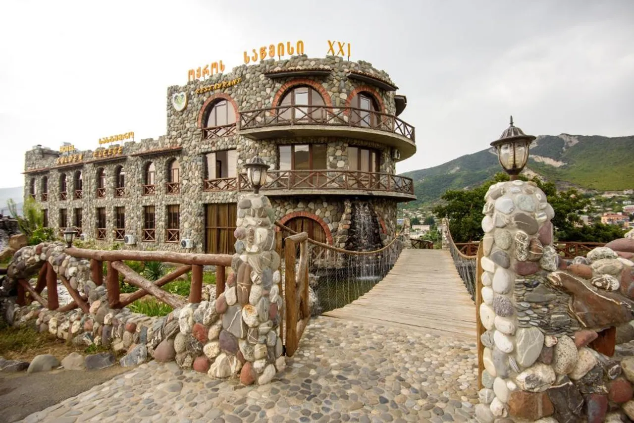 Golden Fleece — โรงแรมในมตสเคตา
