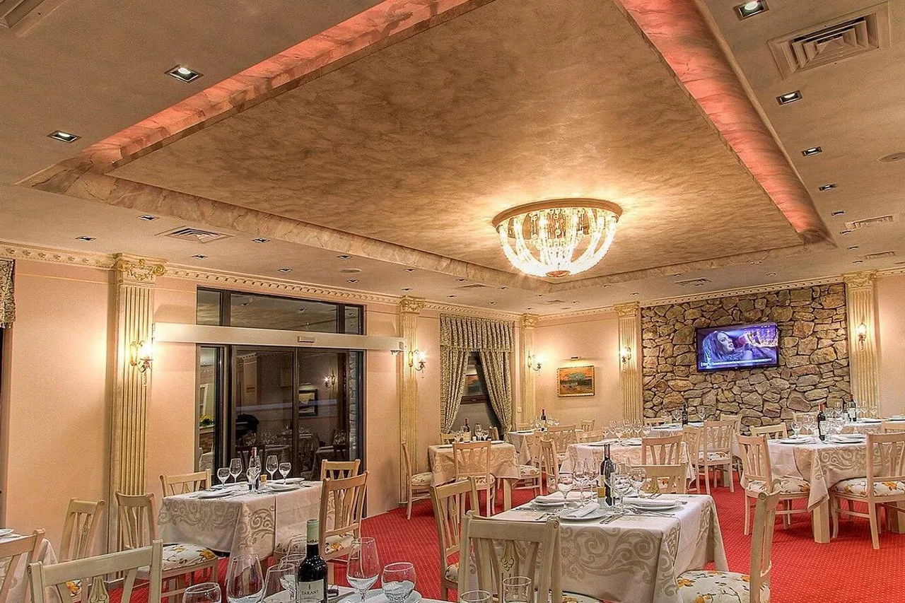 Golden Hotel Pristina — โรงแรมในพริชตีนา