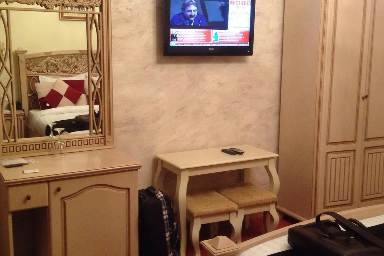 Golden Hotel Pristina — ภาพห้องพักและบรรยากาศ